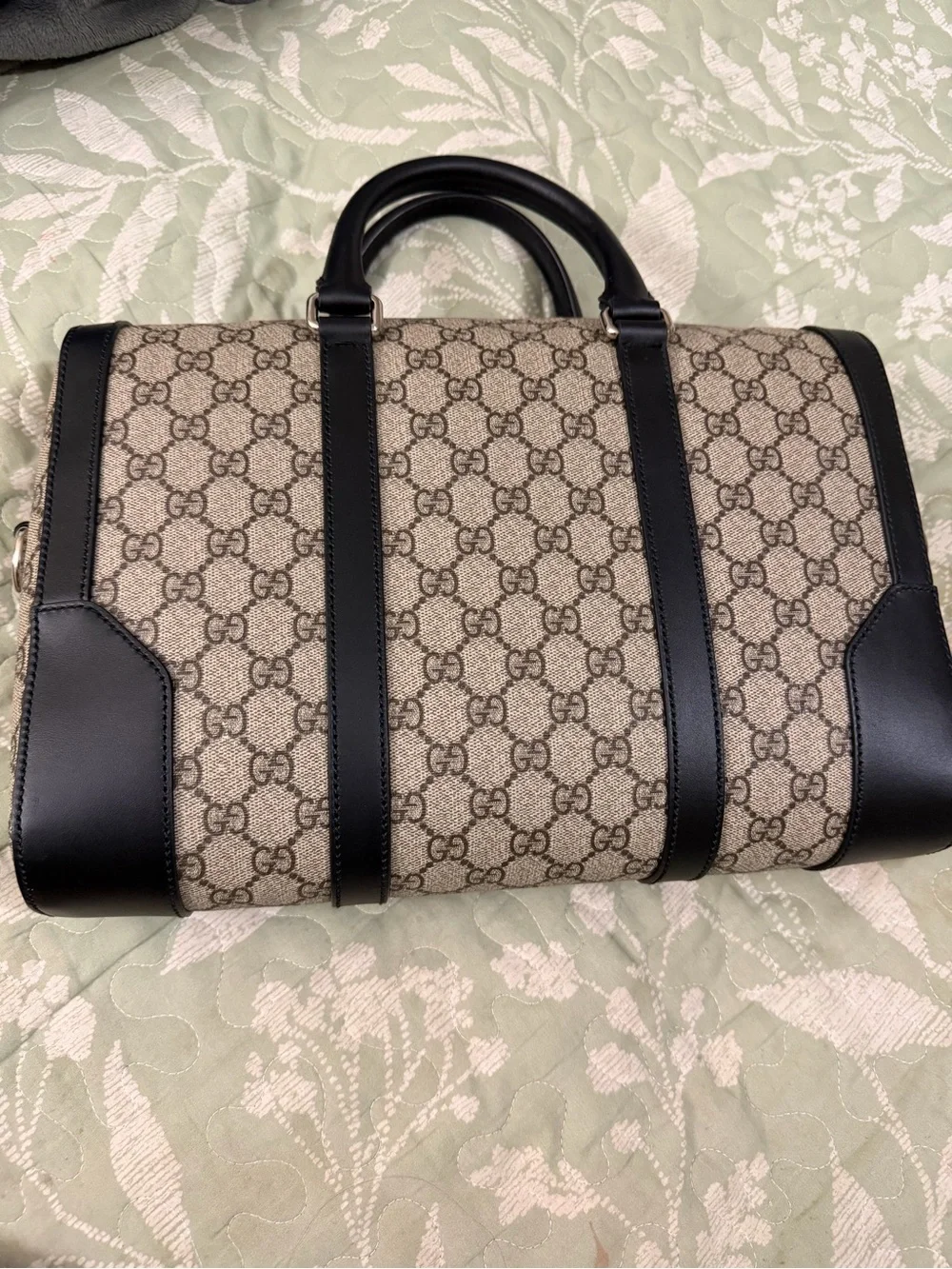 Authentic Gently used Gucci office bag in excellent condition.